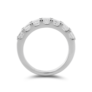 Nouvelle arrivée : Bague en or blanc 14 carats avec diamant de laboratoire taille princesse 4 mm, alliance de mariage demi-éternité de luxe à 7 pierres, style princesse. - Product Image 5
