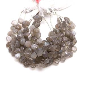 Cuentas de piedra lunar gris natural talladas en forma de concha, perforadas lateralmente, de 9-10 mm, cuentas de piedra lunar talladas a mano para la fabricación de joyas y venta al por mayor. - Product Image 5