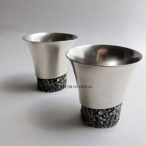 Pot de fleurs en argent poli brillant sculpté à la main avec intérieur doré, design moderne et contemporain, décoration intérieure pour plantes d'intérieur - Product Image 4