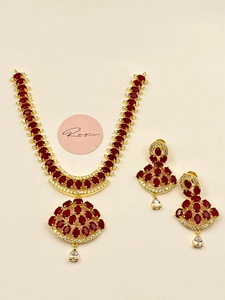Collier ras-de-cou vintage RAY FINE ORNATES en perles, plaqué or 22 carats, fait main, bijoux de mariage indiens traditionnels - Product Image 3