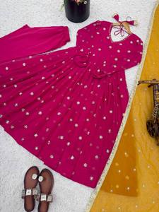 Robe Anarkali de créateur en faux georgette avec broderie de 5 mètres, ensemble de tenue ethnique entièrement cousu, catalogue en gros - Product Image 5