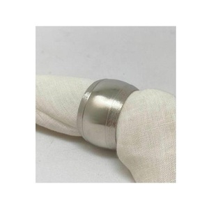 Lot d'anneaux de serviette de luxe modernes en aluminium texturé argenté, écologiques et durables, accessoires de table décoratifs pour mariage, vente en gros - Product Image 1