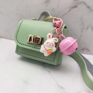 Porte-clés souvenir en plastique adorable, mignon et doux, rose pastel, avec pendentif clochette, lapin et carotte, tendance mode, pour filles et femmes, usage quotidien - Product Image 2