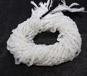 Cuentas de Piedra Lunar Arcoíris Blanca Natural, Forma de Pepita Lisa de 5x7-6x9MM, Cuentas de Piedra Lunar Arcoíris de 13 Pulgadas para Fabricación de Joyería - Product Image 5