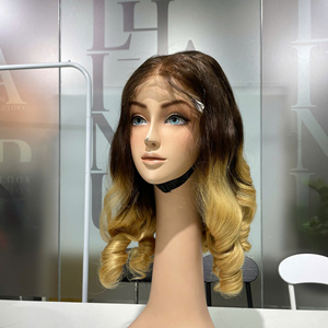 Perruque Ombre Blonde Bouclée et Volumineuse en Cheveux Humains Vietnamiens de Haute Qualité avec Dentelle Suisse 5x5 - Product Image 4