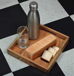 Plateau de service carré en bois, design minimaliste, finition polie, plateau en bois massif fait à la main pour la salle à manger - Product Image 5