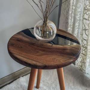 Mesa de centro de resina epoxi de madera maciza natural con diseño único, hecha a mano, estilo río, para decoración moderna del hogar, al mejor precio del mercado. - Product Image 1