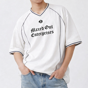 Camiseta Deportiva Unisex de Fútbol Americano con Cuello en V, Logotipo Personalizado, Ribete en Contraste, Fabricante de Ropa al Por Mayor OEM - Product Image 4