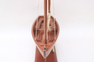 Barco de Pesca Americano de Madera Hecho a Mano por DINHY con Acabado Lacado - Product Image 3