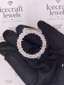 Boîtier de montre Hip Hop haut de gamme, finition argentée de luxe, design diamant moissanite - Product Image 1