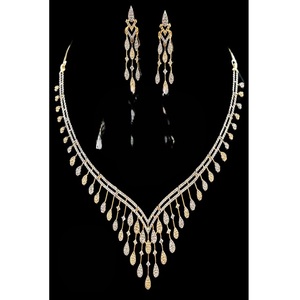 Parure Collier et Boucles d'Oreilles Tendance Classique en Laiton Plaqué Or 18K avec Zircon, Design Goutte d'Eau Poire, Bijoux pour Fiançailles, Fêtes et Mariages - Product Image 1