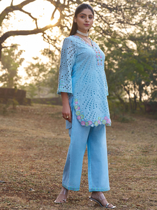 Conjunto de Kurta y Palazzo Elegante Bordado en Algodón Azul Claro, Cuello en V, Ropa India y Pakistaní Estilo Bollywood para Fiestas y Eventos - Product Image 2