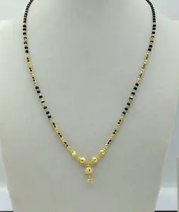 Cadena de cuentas negras chapada en oro con colgante floral de una sola perla, joyería elegante, mangalsutra tradicional india para mujeres. - Product Image 1