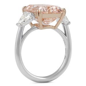 Bague de fiançailles fantaisie en or rose intense à trois pierres, diamant de laboratoire taille émeraude, bande en or bicolore 14K, certifié IGI, 1,56 carat VS - Product Image 2