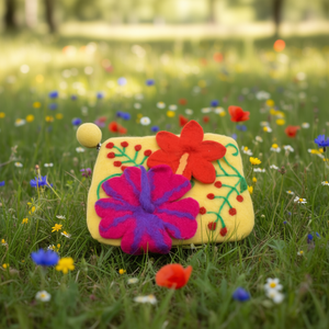 Accessoire de sac en feutre de laine fait main avec fleur en feutre - Product Image 3