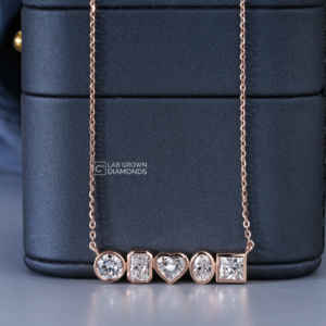 Colgante de Lujo en Oro Rosa de 14K con Moissanita Multiforma para Mujer, con Piedras en Corte Esmeralda, Ovalado, Redondo, Corazón y Princesa - Product Image 6