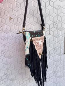 Nouvel arrivage de sac à main élégant en cuir de vachette avec franges en fourrure de vachette sac à main bohème pour femmes en vente en Inde - Product Image 4