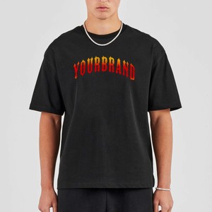 Camiseta Negra de Algodón para Hombre, Cuello Redondo, Manga Corta, Estampado Frontal de Llamas, Logotipo Personalizado, Estilo Urbano, Venta al Por Mayor - Product Image 1