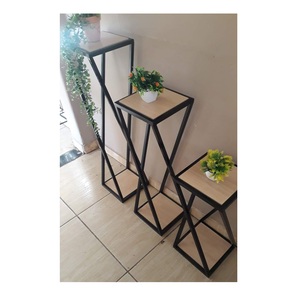 Soporte rústico de madera para plantas, de interior y exterior, de varios niveles, para balcones, jardines, casas de campo y decoración del hogar. - Product Image 1