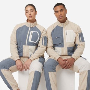 Ensemble de survêtement unisexe personnalisé avec poche coupe-vent, veste zippée imperméable en polyester, survêtement de luxe en nylon de haute qualité - Product Image 4