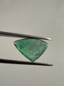 Esmeralda Zambiana Natural, Corte Elegante, Verde Intenso, Gema Suelta para Joyería Fina, Anillos Personalizados, Colgantes y Diseños de Lujo - Product Image 3