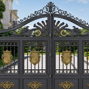 Puerta doble de hierro forjado negro de lujo con adornos dorados en forma de cresta, arcos decorativos y elegante diseño de entrada con pilares blancos. - Product Image 1
