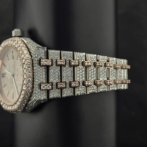 นาฬิกาข้อมือควอตซ์ Ice Look Jewelry Luxury Hip Hop ขนาด 41 มม. ตัวเรือนสีโรสโกลด์ สายสแตนเลส ขอบหน้าปัดประดับโมอิสซาไนต์ พร้อมหน้าปัดแสดงวันที่ ดีไซน์หรูหรา - Product Image 2