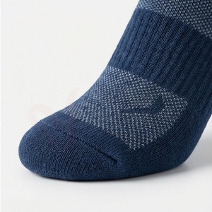 Chaussettes pour hommes à motif géométrique, tricotées, respirantes, en spandex, polyester et coton, style classique pour l'automne - Product Image 6