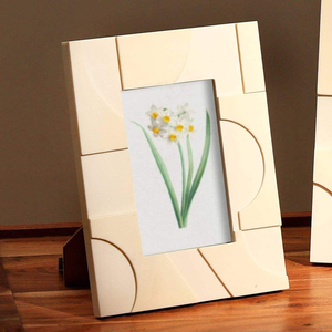Cadre photo en bois fait main, écologique et durable, couleur personnalisée, découpe et impression, style moderne et contemporain pour salon - Product Image 3