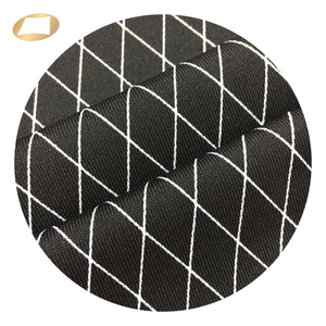 Tissu de vêtements de sport en polyester à imprimé losange coolplus qui évacue l'humidité - Product Image 4