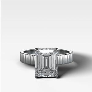 Bague de fiançailles en or massif 14 carats avec émeraude taille émeraude de 4 carats, diamant de laboratoire serti à griffes, texture moderne et minimaliste, pour demande en mariage - Product Image 3