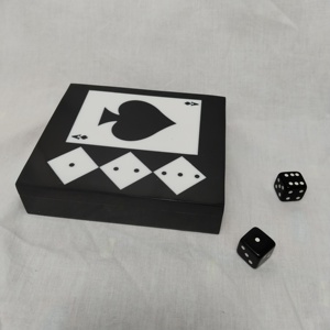 Boîte en bois blanc et résine faite à la main stockage et support de cartes à jouer uniques pour un jeu amélioré - Product Image 4
