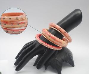 Ensemble de bracelets en résine et métal de haute qualité, élégants et tendance, bijoux décontractés pour fêtes, cadeaux d'anniversaire pour filles au meilleur prix - Product Image 3