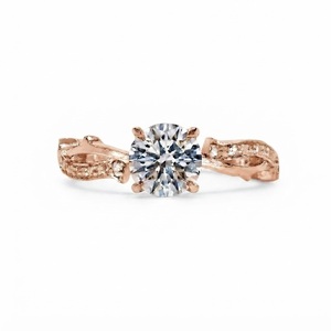 Bague de fiançailles antique en or blanc 14 carats avec diamant de laboratoire rond de 1 carat, 1,17 carat, couleur E, clarté VS1, sertie en grappe sur bande torsadée - Product Image 1