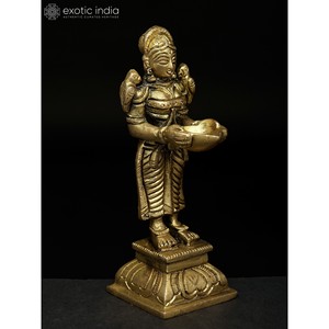 Petite sculpture Lakshmi en laiton profond de 5 pouces fabriquée à la main en Inde - Product Image 4