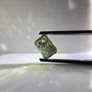 Diamante cultivado en laboratorio de 4 quilates, corte radiante, color verde intenso, claridad VS2, certificado IGI, piedra central suelta para joyería fina. - Product Image 3