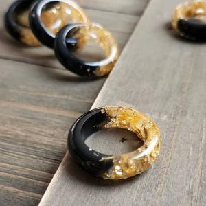 Bagues tendance en résine faites à la main pour femmes – Bijoux de mode pour soirées, plage, tenues décontractées et chics - Product Image 1