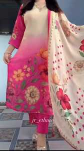 Traje Tradicional Rosa Floral Salwar Kameez con Kurti de Seda con Cuello en V y Ondas, Pantalón y Dupatta con Hermoso Estampado y Trabajo Manual en el Cuello - Product Image 3