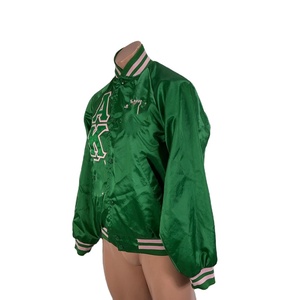 Chaqueta Bomber AKA Delta, Chaqueta Universitaria Sigma Roja Satinada, 100% Poliéster, Chaqueta Cortavientos para Hombre y Mujer con Logotipo Bordado - Product Image 4