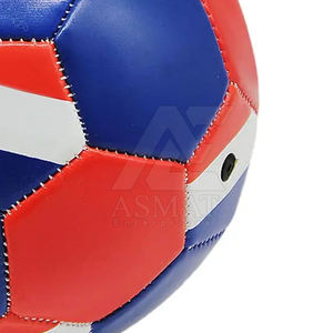 Balón de fútbol duradero de cuero PU para entrenamiento en campos de césped al aire libre y práctica deportiva. - Product Image 4
