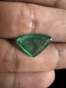 Esmeralda Zambiana Natural, Corte Elegante, Verde Intenso, Gema Suelta para Joyería Fina, Anillos Personalizados, Colgantes y Diseños de Lujo - Product Image 4
