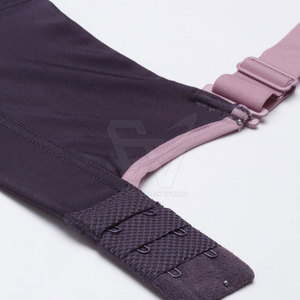 Sujetador deportivo de diseño elegante con tela premium, tacto suave y ajuste de soporte para uso en el gimnasio y entrenamiento para mujeres. - Product Image 6