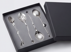 Ensemble de cuillères passoires en métal minimalistes avec motif feuille, compatibles lave-vaisselle, idéal pour la restauration et l'utilisation comme couverts. - Product Image 6