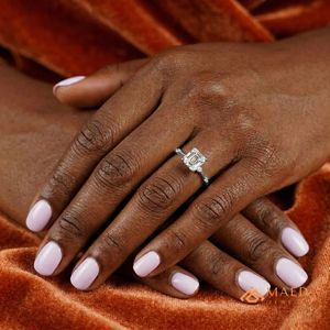 แหวนหมั้นทรง Asscher Cut ประดับโมอิสซาไนต์ ชุบทองคำสีกุหลาบ เงินแท้ 925 สไตล์วินเทจ ประดับเพชร 5 เม็ด - Product Image 4
