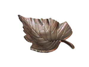 Plateau décoratif en feuille d'aluminium métallique irisé – Centre de table rustique texturé motif feuillage d'automne et bol à bibelots - Product Image 2