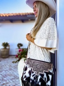 Sac bandoulière léger en cuir véritable 100% avec motifs floraux sculptés à la main et franges, noir et blanc, pour femme - Product Image 2