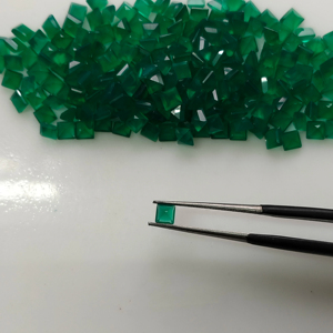 พลอยออนิกซ์สีเขียวธรรมชาติ 3 มม. ทรงสี่เหลี่ยมเจียระไนแบบสเต็ปคัท คุณภาพดีที่สุด พลอยเม็ดเดี่ยวสำหรับทำเครื่องประดับ ผลิตภัณฑ์จากเรดเมาน์เทนเจมส์ - Product Image 1