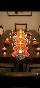 ของตกแต่งโต๊ะอาหารในเทศกาลดิวาลี ผ้าปูโต๊ะรังโกลีทำมือ พร้อมด้วยดียาส่องแสง ของตกแต่งโต๊ะรังโกลีแบบดั้งเดิมของอินเดีย ทำด้วยมือ - Product Image 2