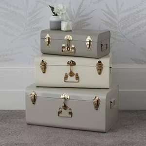 Trio de coffres métalliques aux tons bleu ombré, de forme rectangulaire, avec quincaillerie rose gold, pour une organisation domestique tendance et fonctionnelle. - Product Image 3