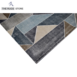 Tapis en laine tufté à la main, style nordique abstrait géométrique, motif triangulaire moderne, tapis de luxe - Product Image 1